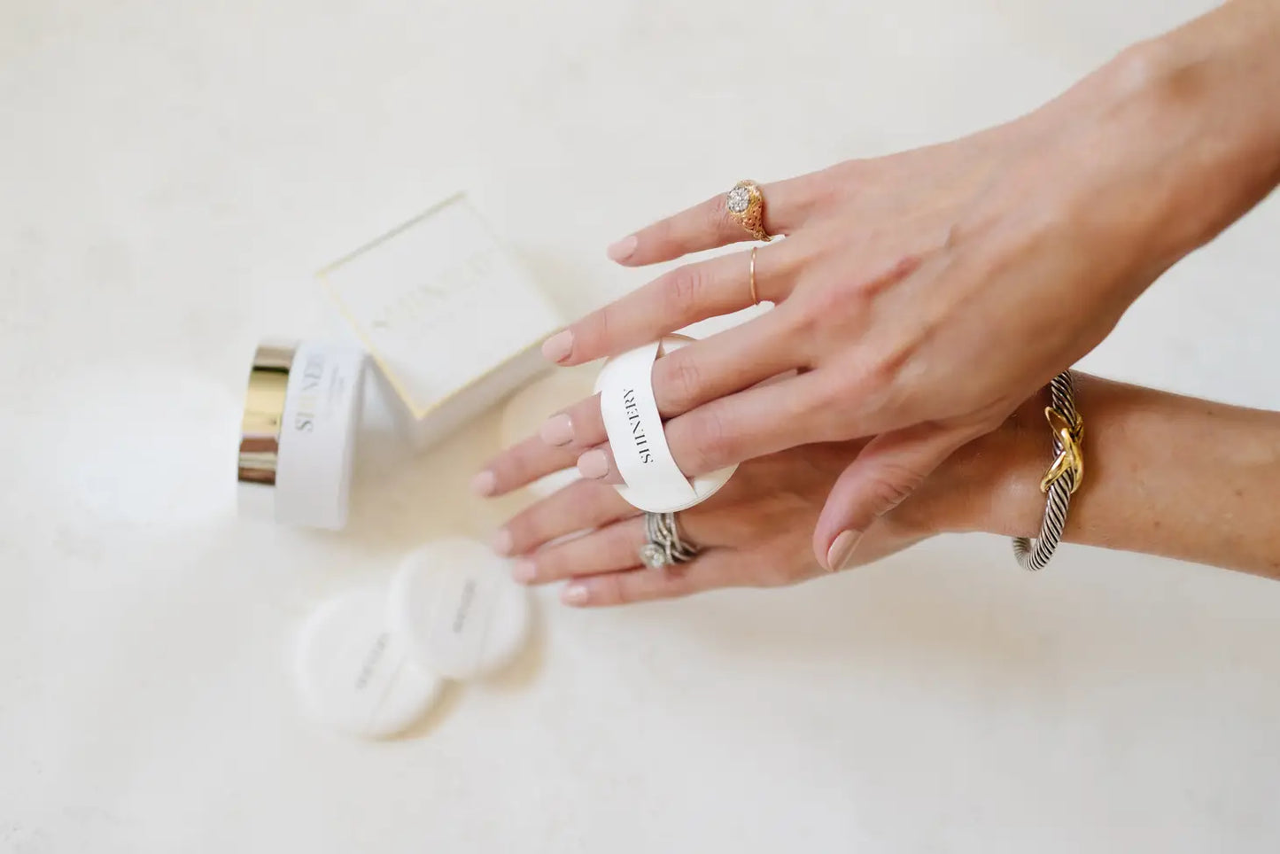 Shinery Illuminating Pom Delicate Jewelry Polisher
